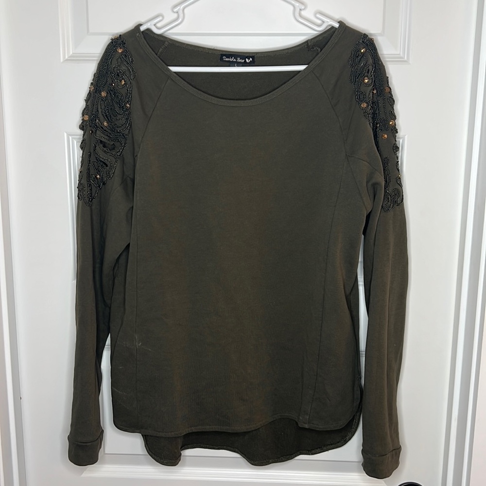 Boutique top green sz large w/ gold detail
